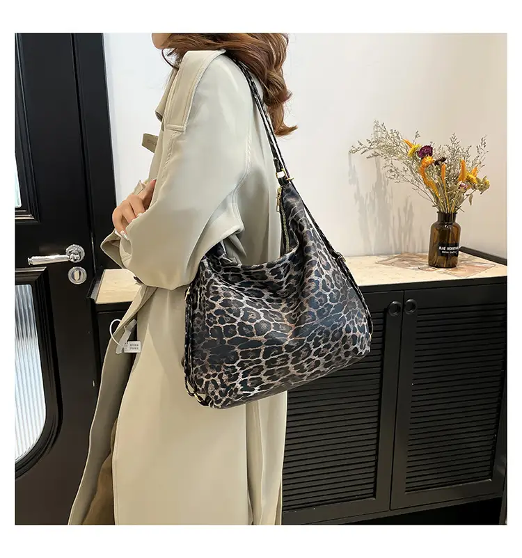 Leopard Print Women's Large Capacity Tote Bag — feature 18