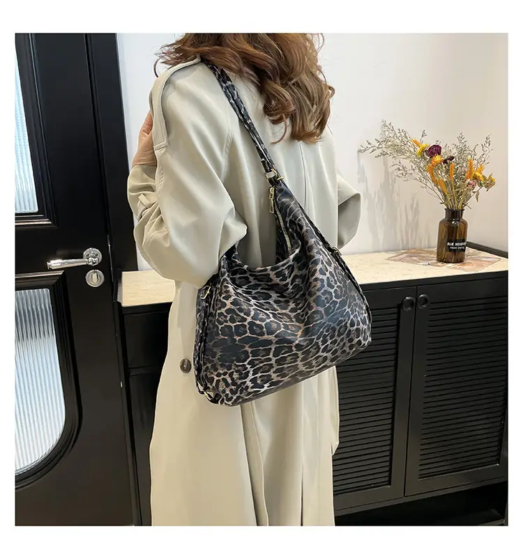 Leopard Print Women's Large Capacity Tote Bag — feature 19