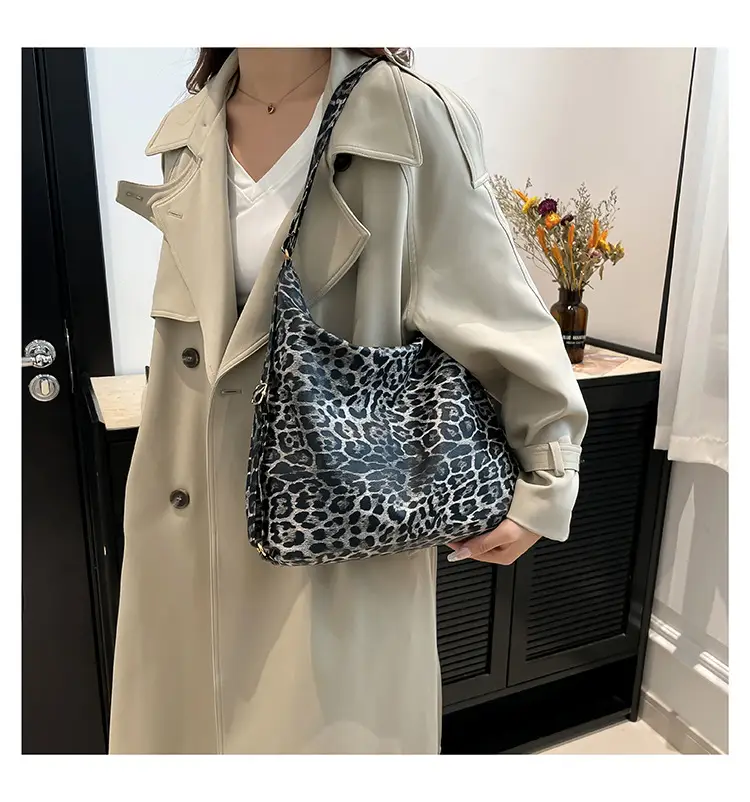Leopard Print Women's Large Capacity Tote Bag — feature 22