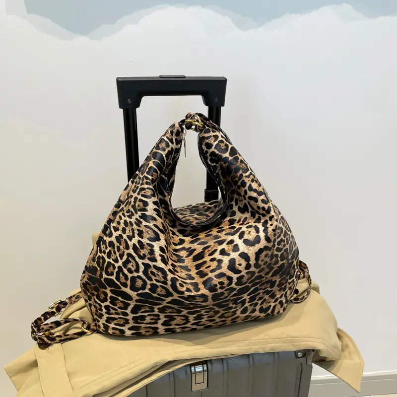 Leopard Print Women's Large Capacity Tote Bag - Image 2