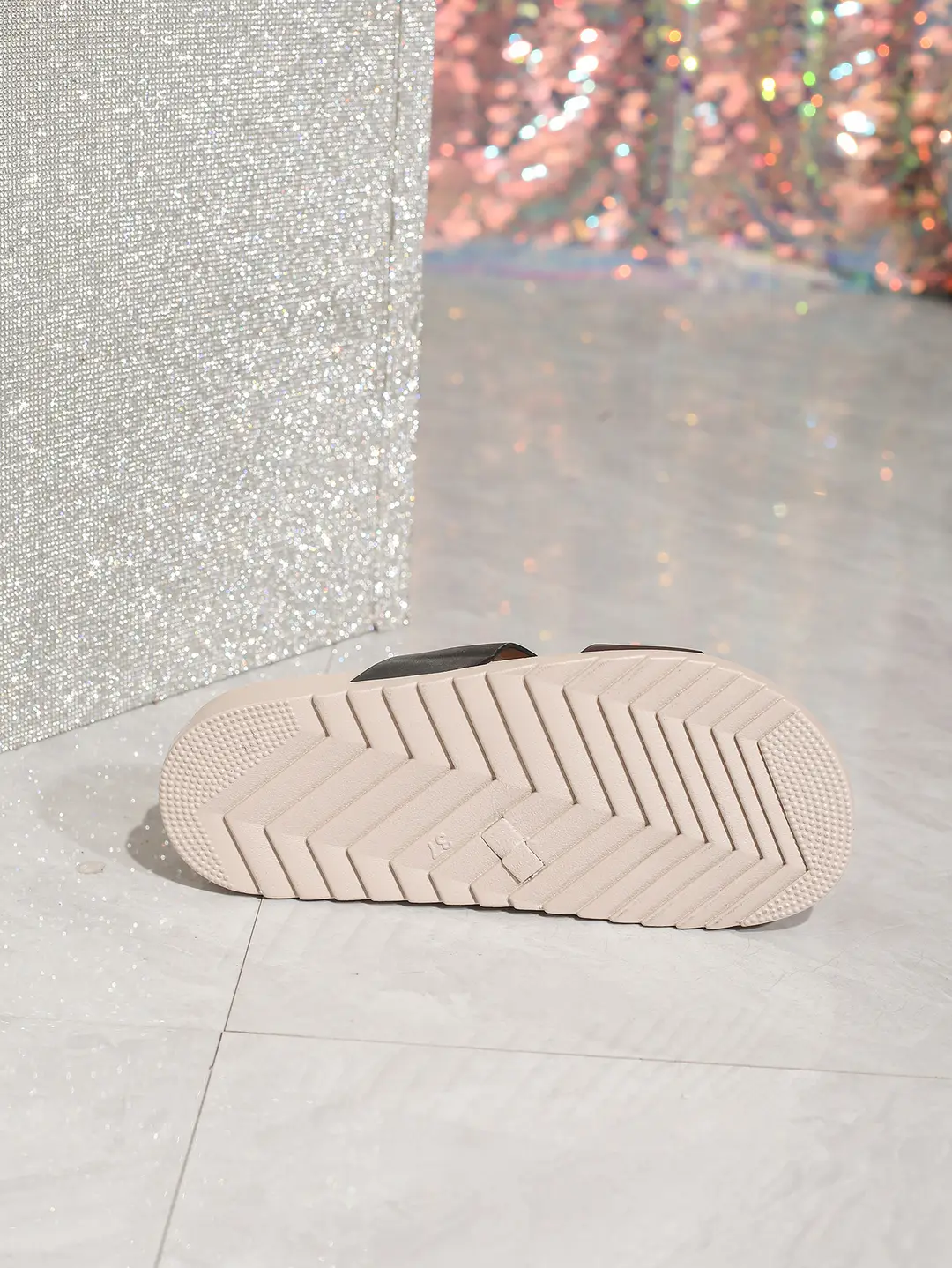 Outfit Slip-on Slippers Black Circle Decorative Flat Shoes Comfortable Simple Double-Layer Ivory White Flat Slippers for Women — feature 5