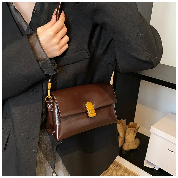 Women's Brown Leather Shoulder Bag with Gold Clasp — feature 10