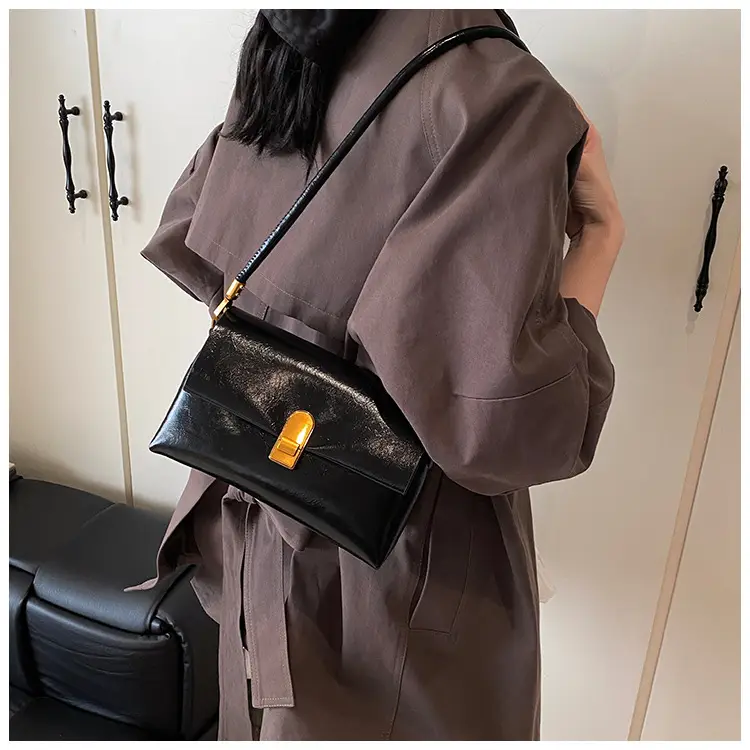 Women's Brown Leather Shoulder Bag with Gold Clasp — feature 14