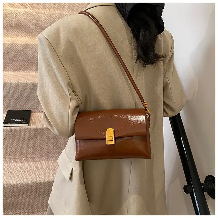Women's Brown Leather Shoulder Bag with Gold Clasp — feature 18