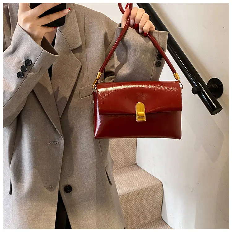 Women's Brown Leather Shoulder Bag with Gold Clasp — feature 20