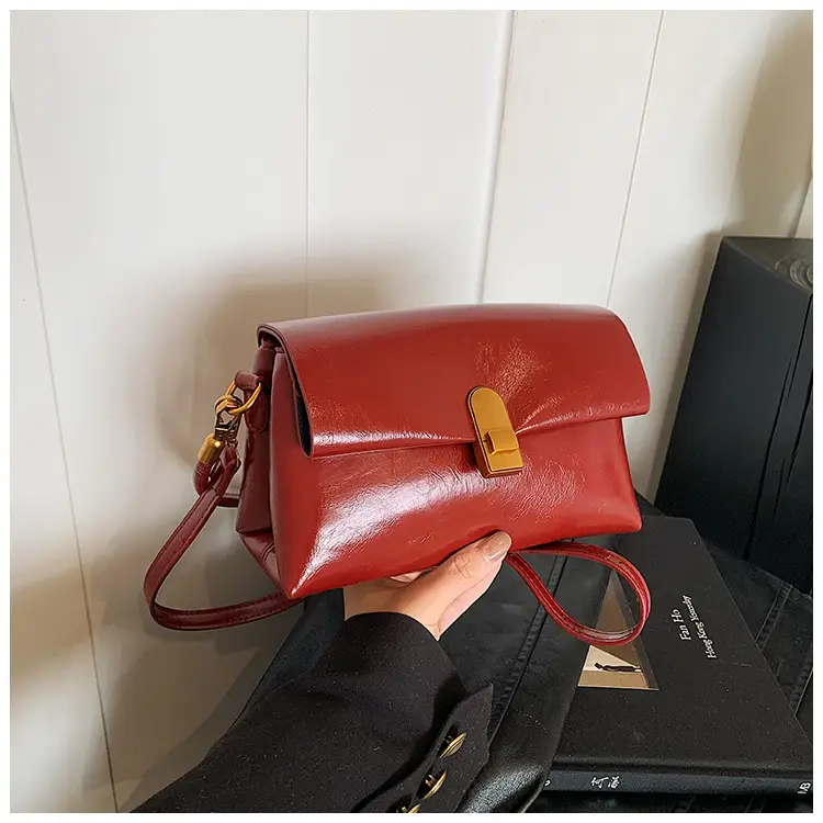 Women's Brown Leather Shoulder Bag with Gold Clasp — feature 25