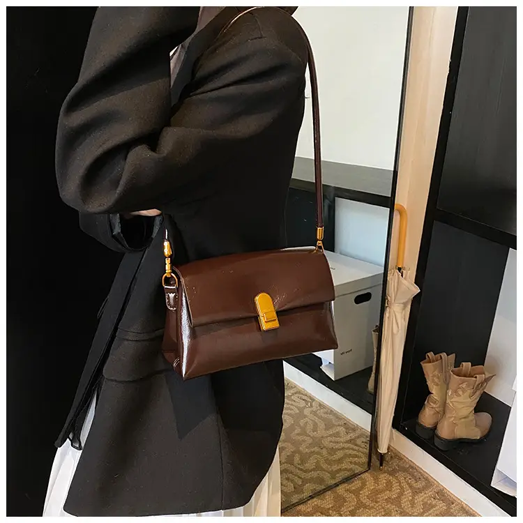 Women's Brown Leather Shoulder Bag with Gold Clasp — feature 8