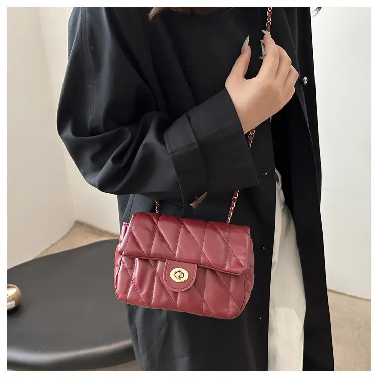 Women's Rhombic Chain Shoulder Bag Brown 2024 — feature 13