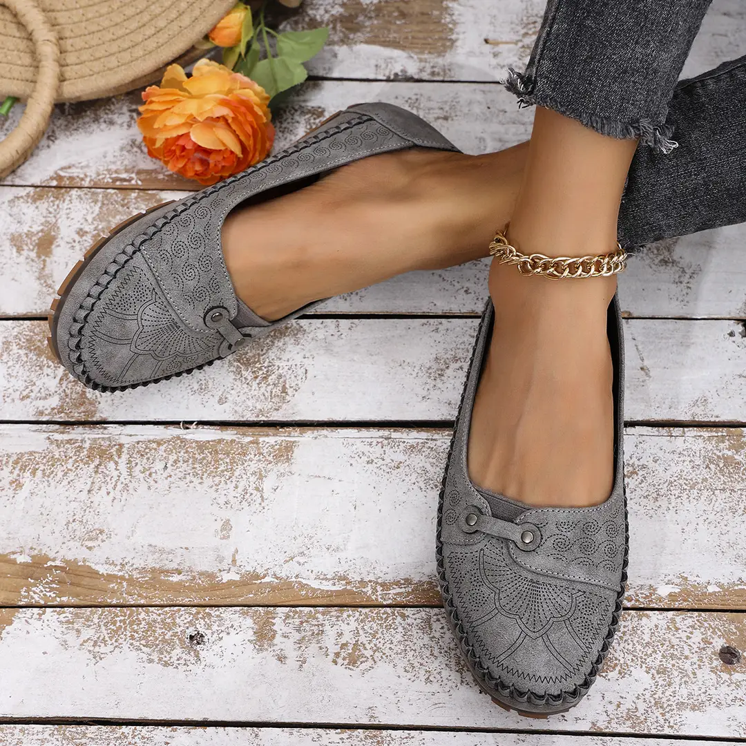 Large Size Popular Foreign Trade Stitched Laser Women's Flats Loafers Foreign Trade Cross-Border E-Commerce Supply Retro - Image 7