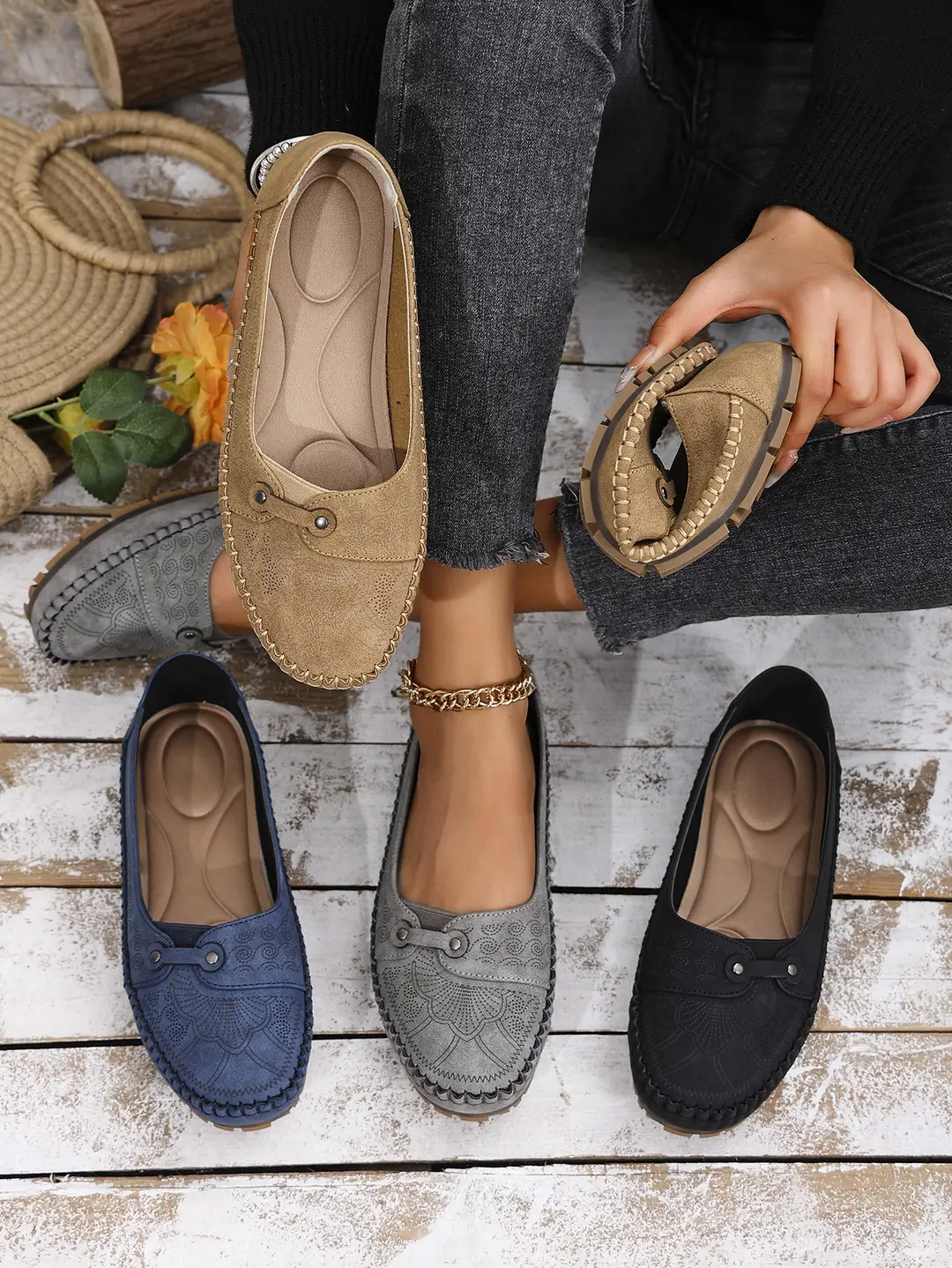 Large Size Popular Foreign Trade Stitched Laser Women's Flats Loafers Foreign Trade Cross-Border E-Commerce Supply Retro — feature 1