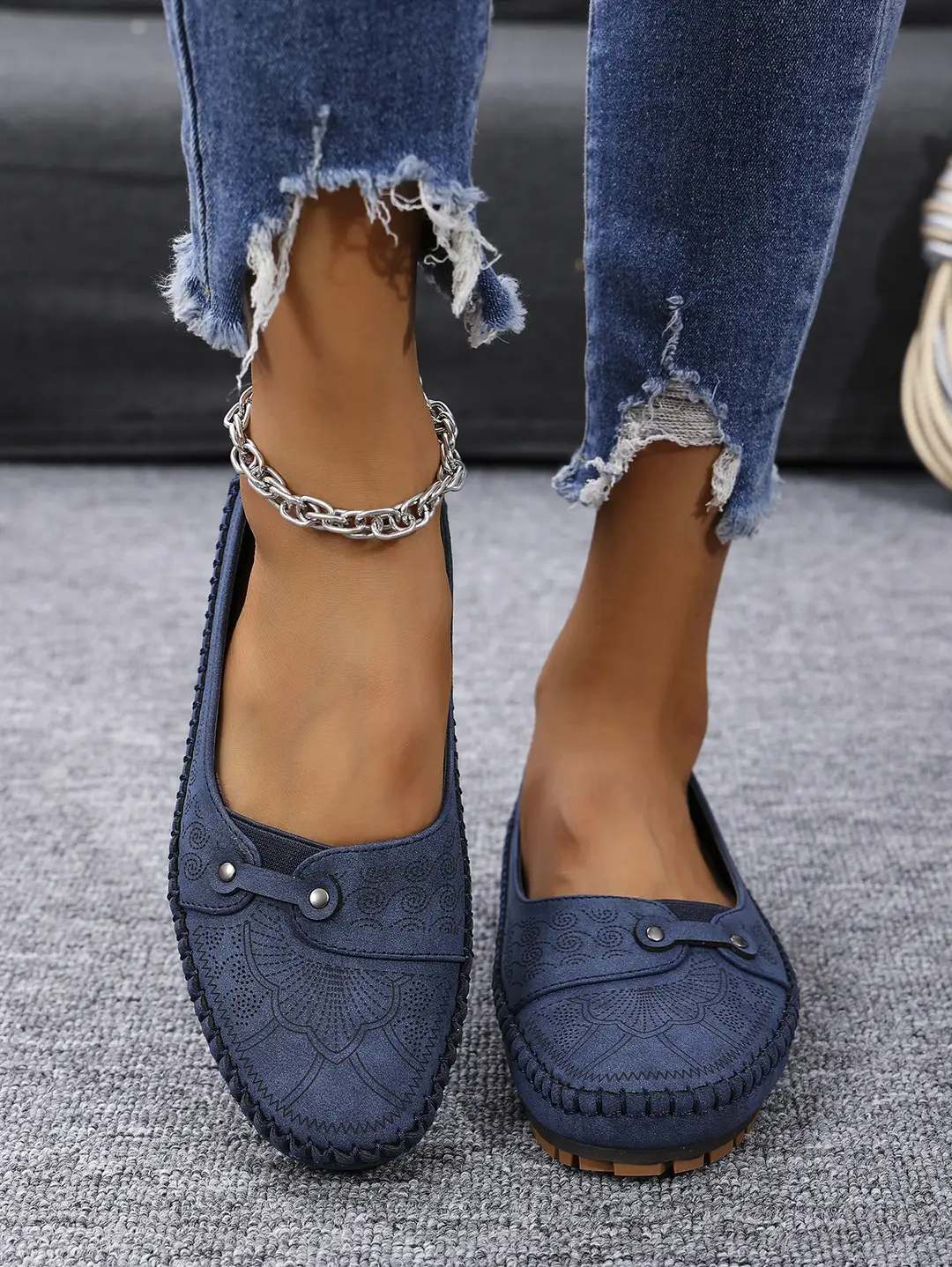 Large Size Popular Foreign Trade Stitched Laser Women's Flats Loafers Foreign Trade Cross-Border E-Commerce Supply Retro — feature 10