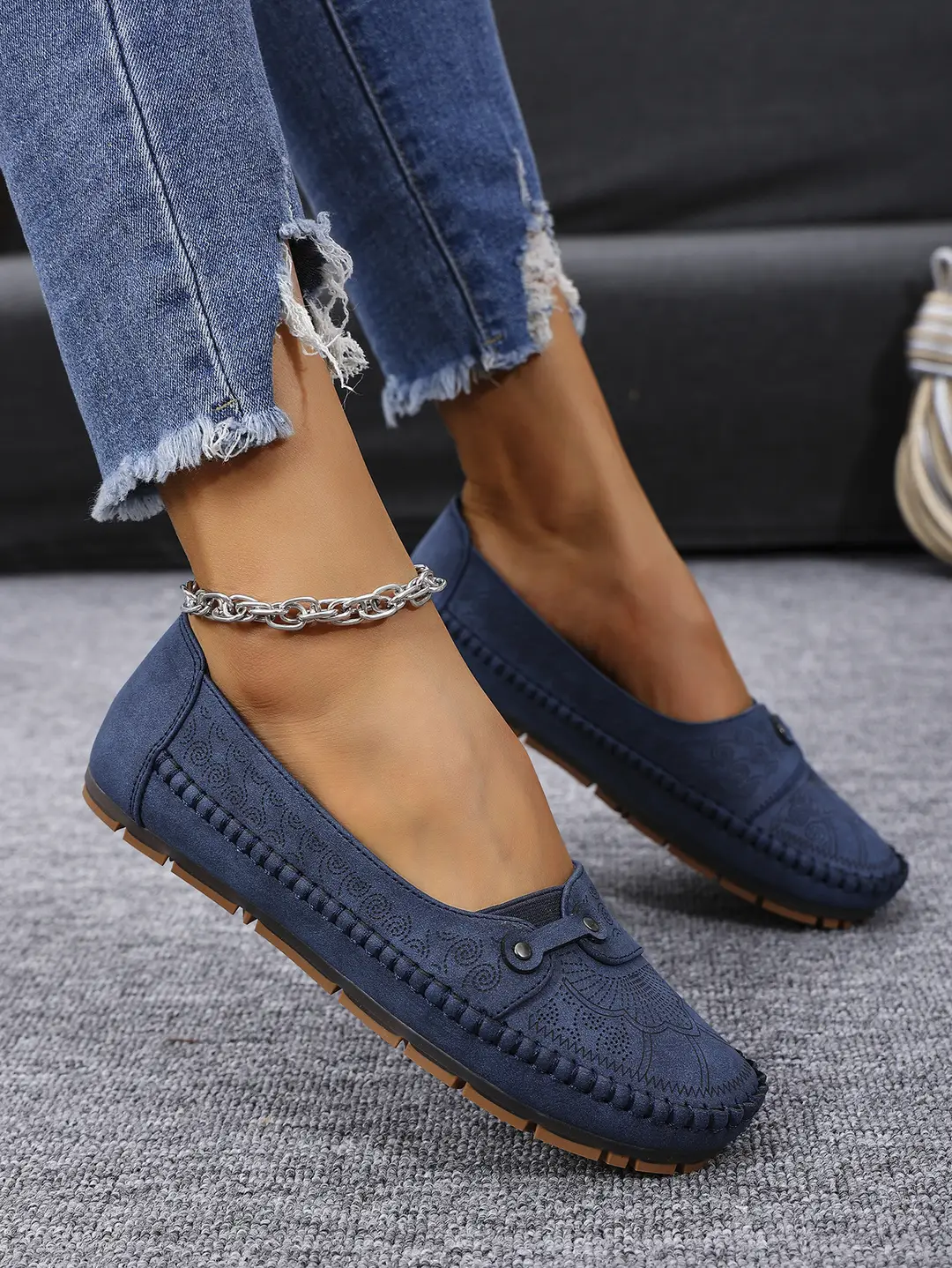 Large Size Popular Foreign Trade Stitched Laser Women's Flats Loafers Foreign Trade Cross-Border E-Commerce Supply Retro — feature 11