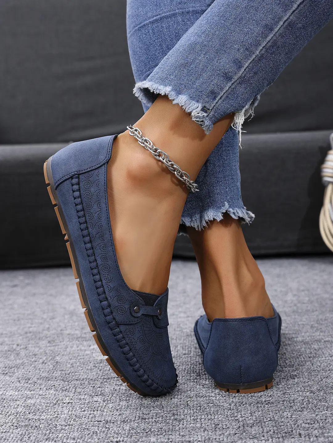 Large Size Popular Foreign Trade Stitched Laser Women's Flats Loafers Foreign Trade Cross-Border E-Commerce Supply Retro — feature 13
