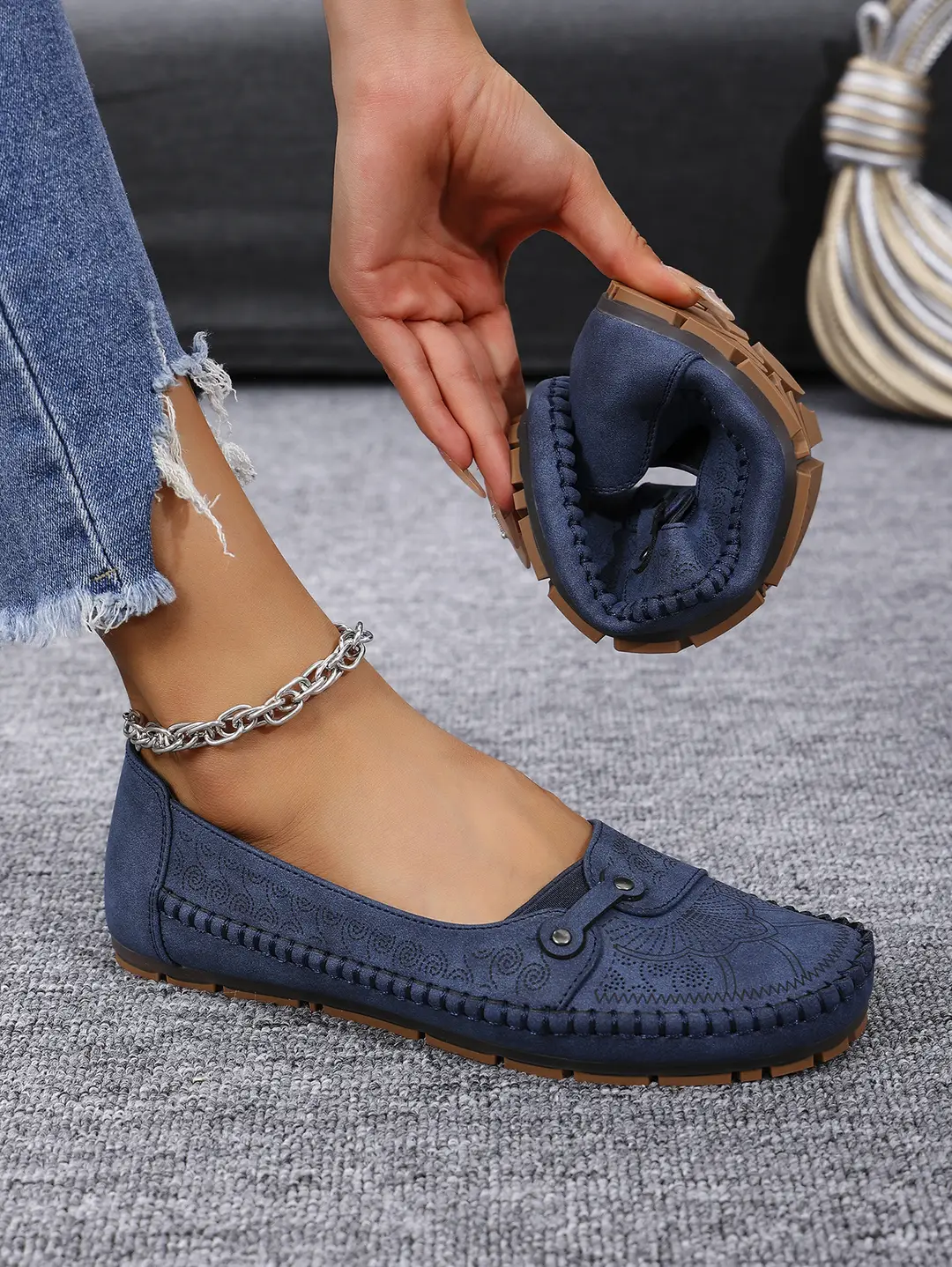Large Size Popular Foreign Trade Stitched Laser Women's Flats Loafers Foreign Trade Cross-Border E-Commerce Supply Retro — feature 14
