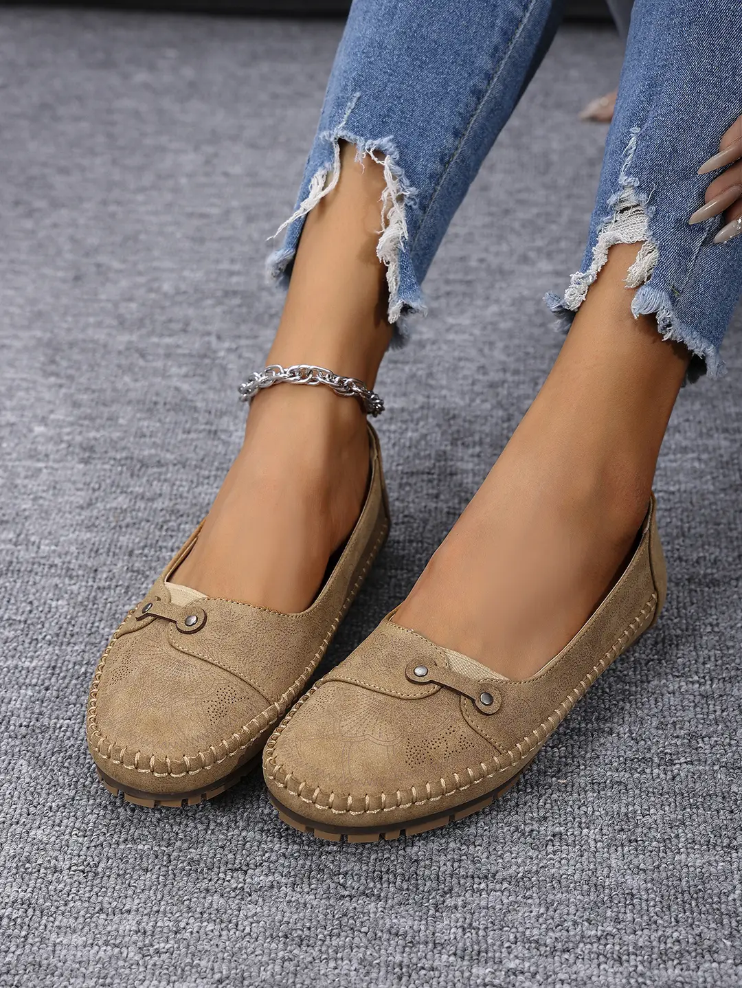 Large Size Popular Foreign Trade Stitched Laser Women's Flats Loafers Foreign Trade Cross-Border E-Commerce Supply Retro — feature 3