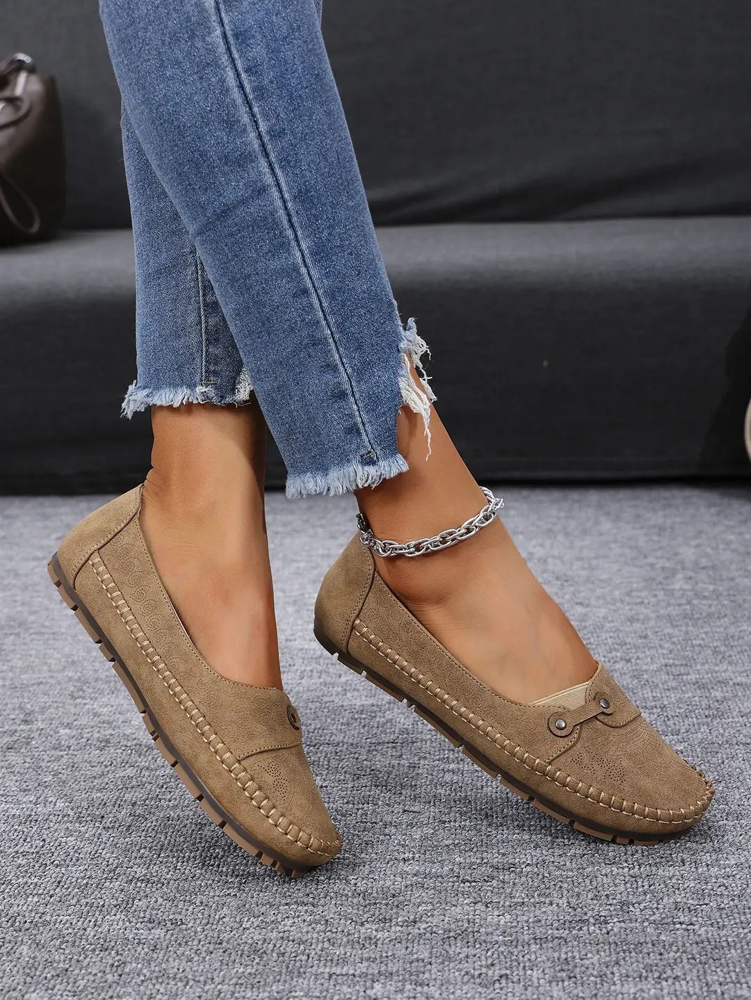 Large Size Popular Foreign Trade Stitched Laser Women's Flats Loafers Foreign Trade Cross-Border E-Commerce Supply Retro — feature 4