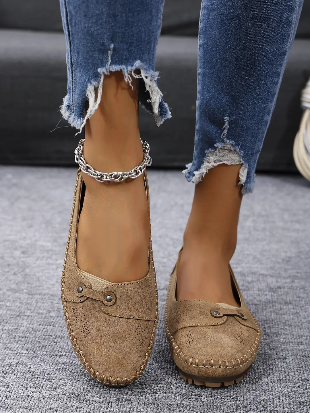 Large Size Popular Foreign Trade Stitched Laser Women's Flats Loafers Foreign Trade Cross-Border E-Commerce Supply Retro — feature 5