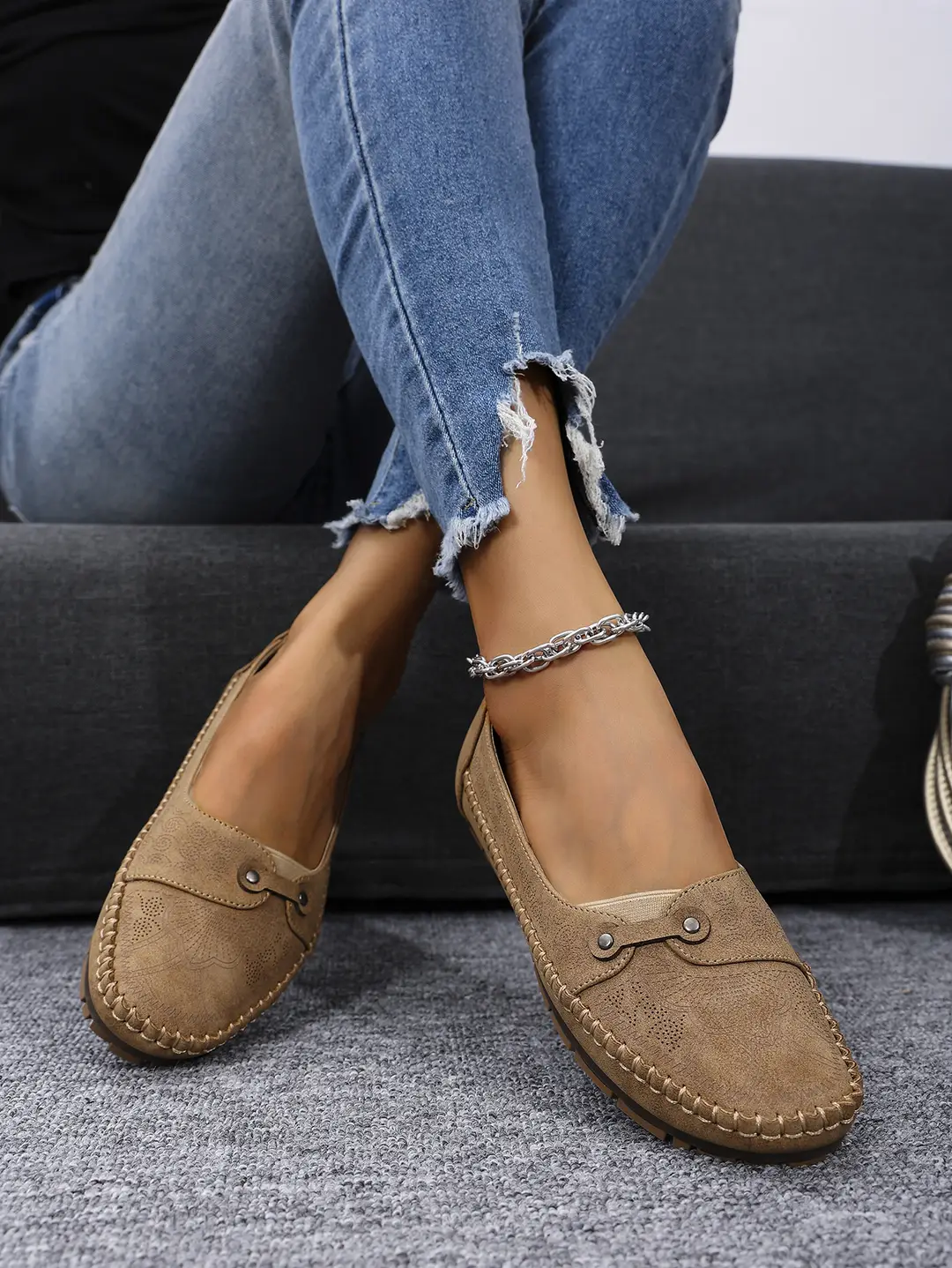Large Size Popular Foreign Trade Stitched Laser Women's Flats Loafers Foreign Trade Cross-Border E-Commerce Supply Retro — feature 7