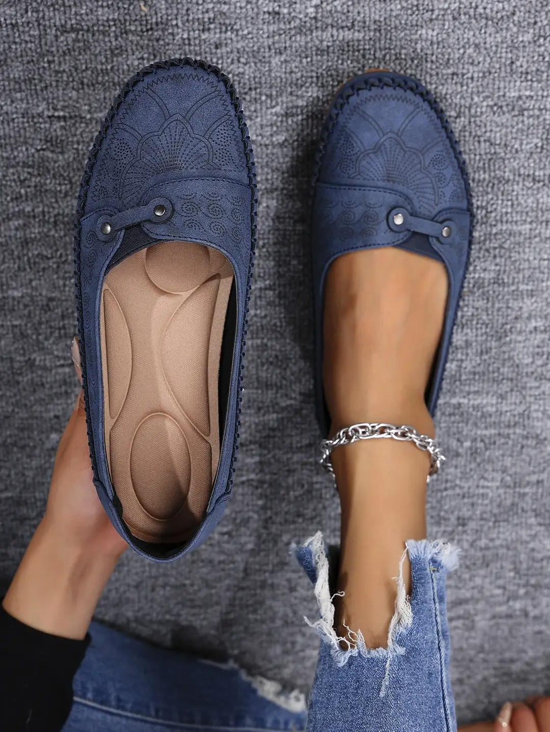 Large Size Popular Foreign Trade Stitched Laser Women's Flats Loafers Foreign Trade Cross-Border E-Commerce Supply Retro — feature 8