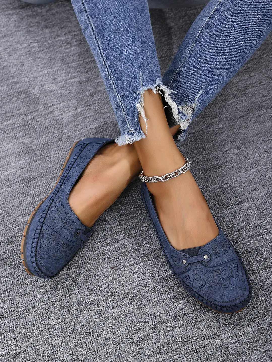 Large Size Popular Foreign Trade Stitched Laser Women's Flats Loafers Foreign Trade Cross-Border E-Commerce Supply Retro — feature 9