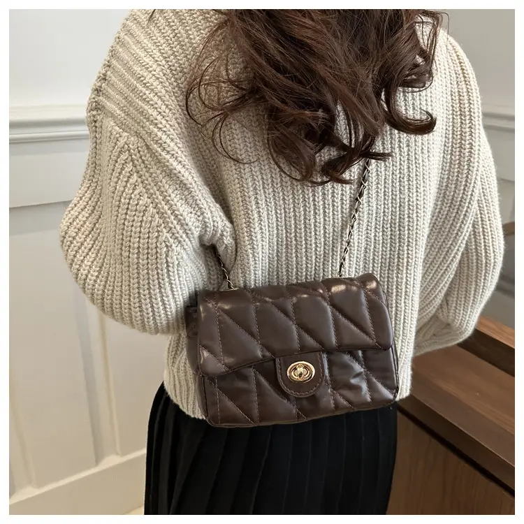 Retro Rhombic Chain Shoulder Bag Maroon 2024 — feature 12