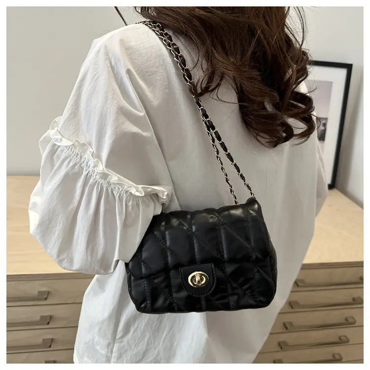 Retro Rhombic Chain Shoulder Bag Maroon 2024 — feature 18