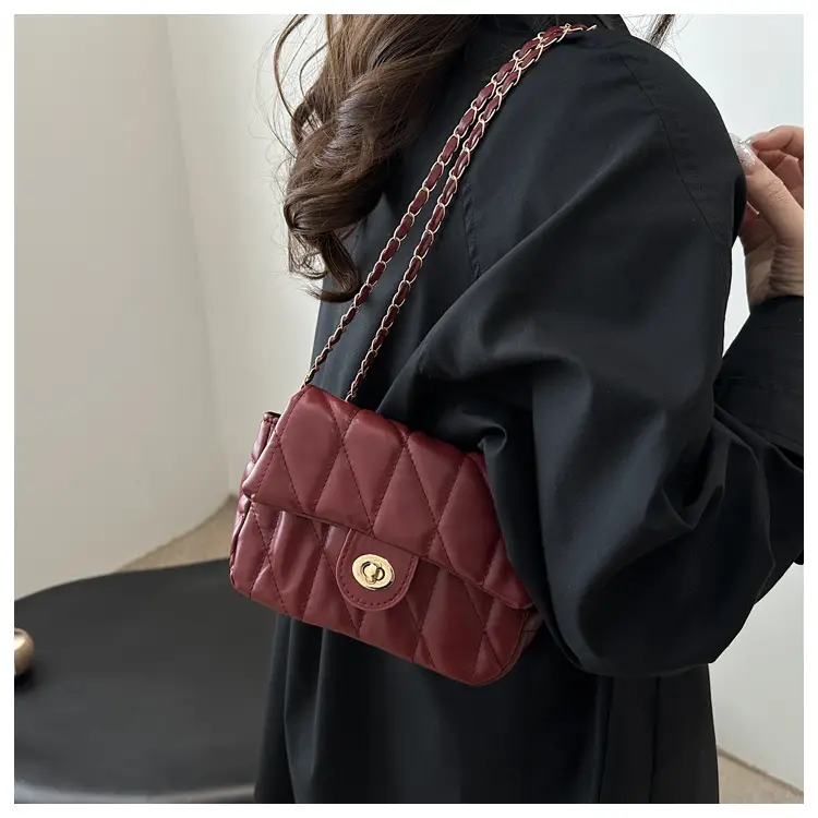 Retro Rhombic Chain Shoulder Bag Maroon 2024 — feature 9
