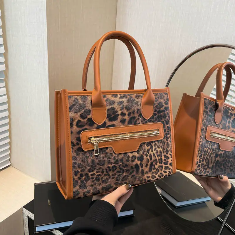 European Leopard Print Large Capacity Women's Shoulder Bag - Image 5