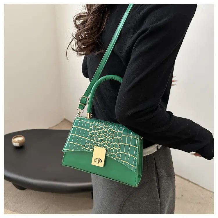 Pink Croc Leather Crossbody Bag 2025 Spring New — feature 11