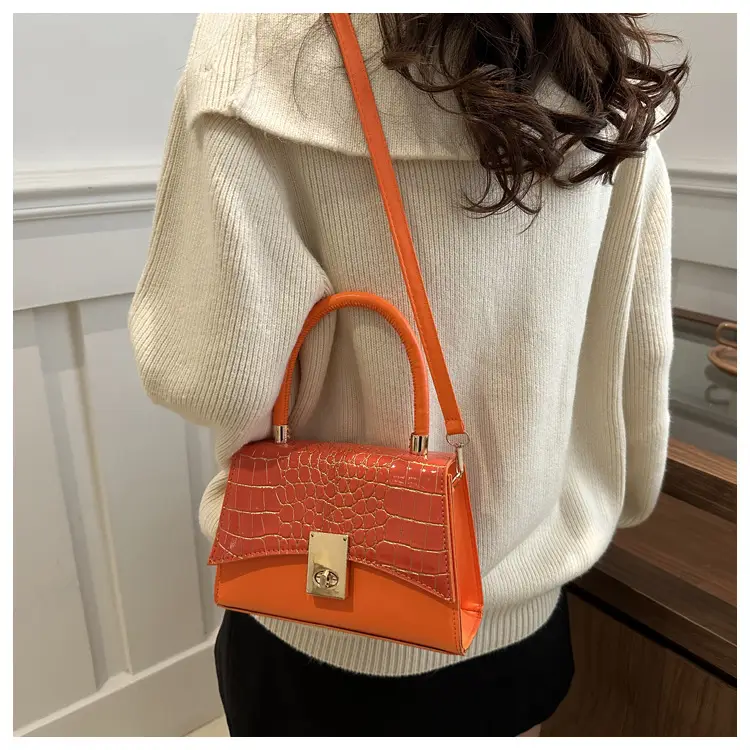 Pink Croc Leather Crossbody Bag 2025 Spring New — feature 13