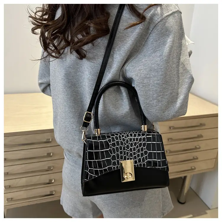 Pink Croc Leather Crossbody Bag 2025 Spring New — feature 17