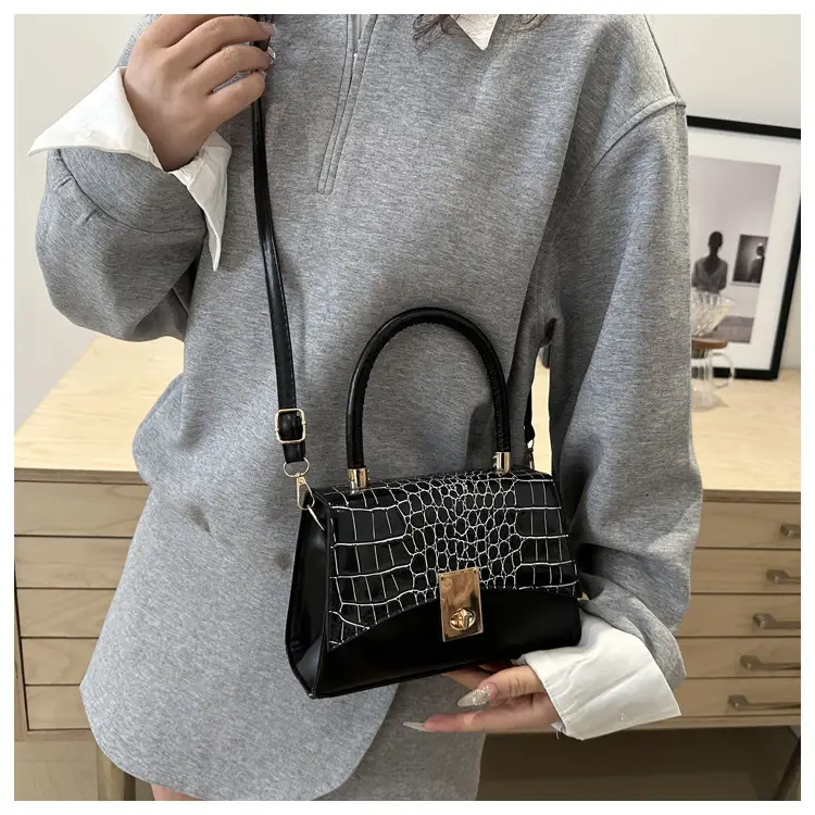 Pink Croc Leather Crossbody Bag 2025 Spring New — feature 18