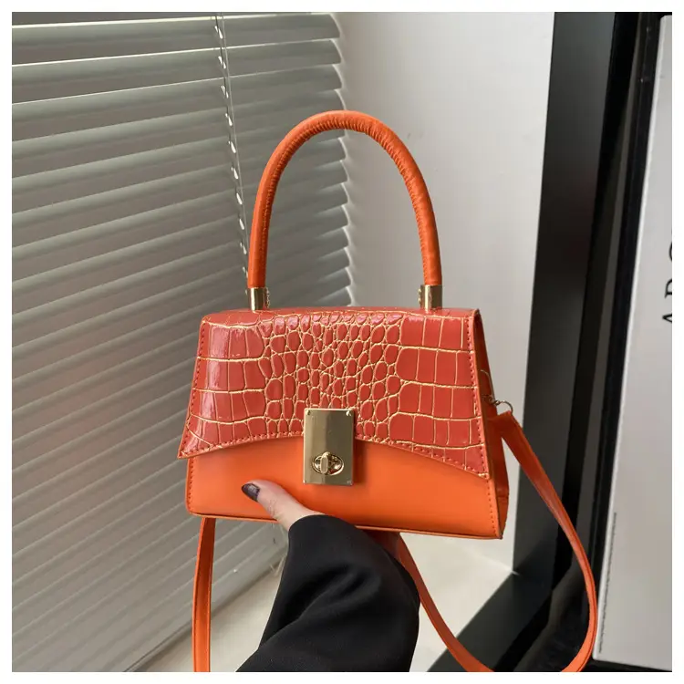 Pink Croc Leather Crossbody Bag 2025 Spring New — feature 19