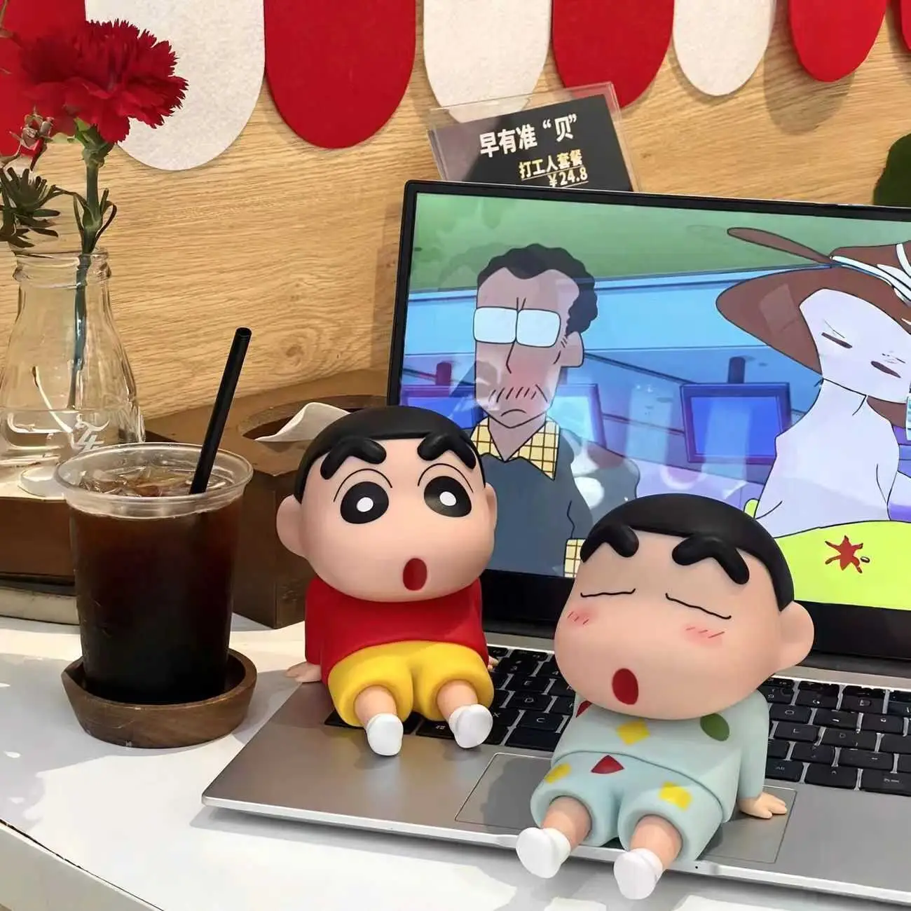 Crayon Shin-Chan Phone Holder Doll for Desktop or Tabletop - Image 5