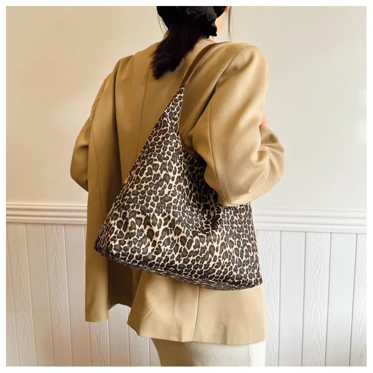 Leopard Print Large Capacity Tote Bag for Women — feature 15