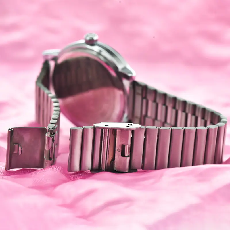 Elegant Women's Quartz Watch with Crystal Band — feature 15