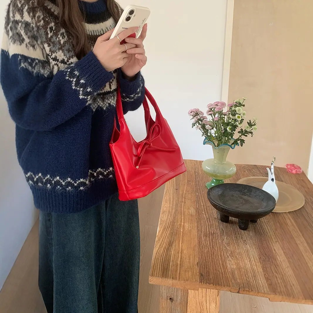 Red Vintage Bow Commuter Handbag for Women