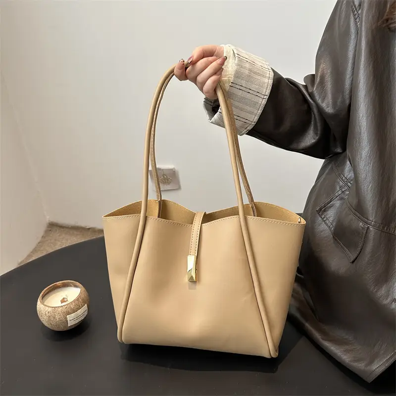 Black Women's Large Capacity Tote Bag with Gold Clasp - Image 9