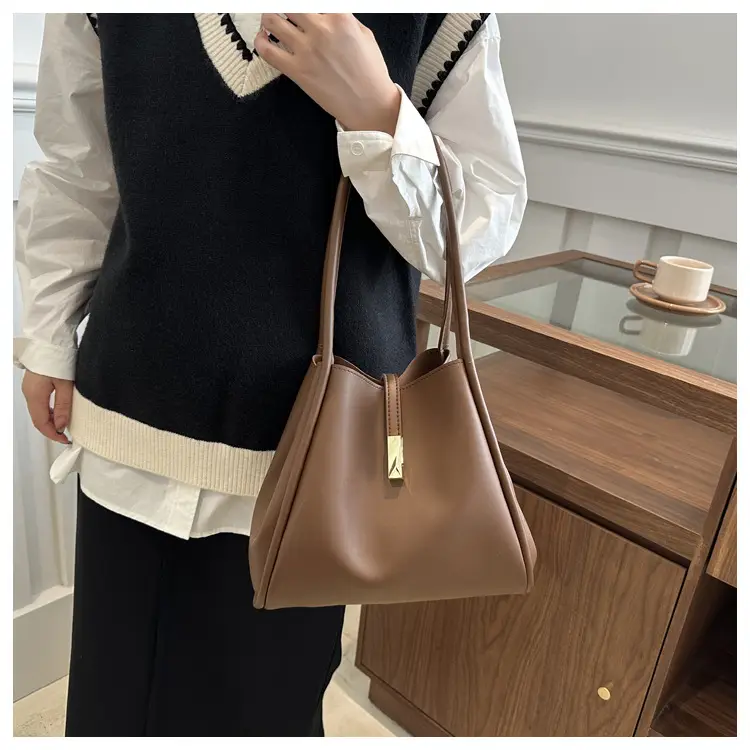 Black Women's Large Capacity Tote Bag with Gold Clasp — feature 17