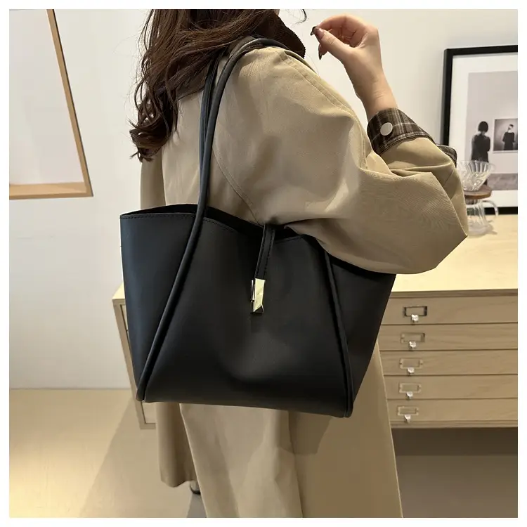 Black Women's Large Capacity Tote Bag with Gold Clasp — feature 18