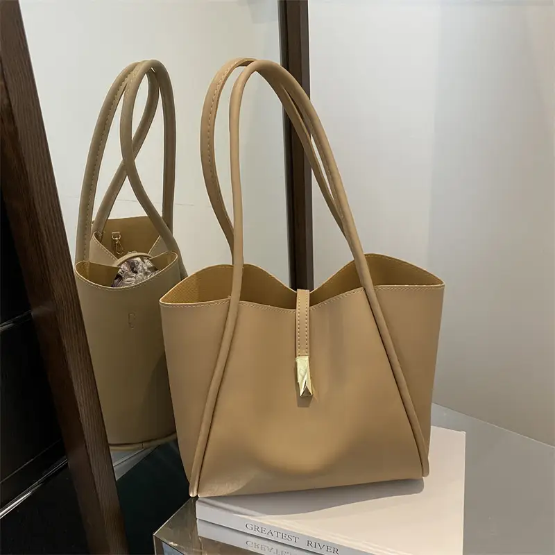 Black Women's Large Capacity Tote Bag with Gold Clasp - Image 2