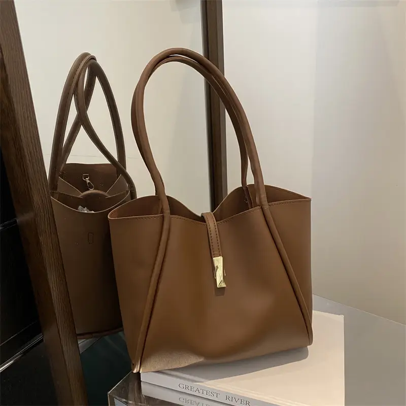 Black Women's Large Capacity Tote Bag with Gold Clasp - Image 3