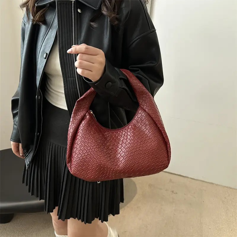 Retro Woven Diamond Bag for Women Large Capacity Casual Shoulder Bag - Image 6