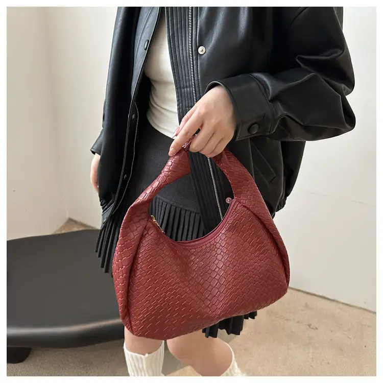 Retro Woven Diamond Bag for Women Large Capacity Casual Shoulder Bag — feature 10