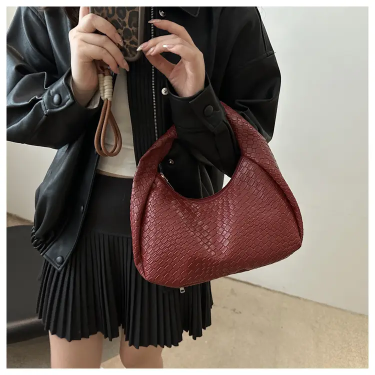 Retro Woven Diamond Bag for Women Large Capacity Casual Shoulder Bag — feature 11