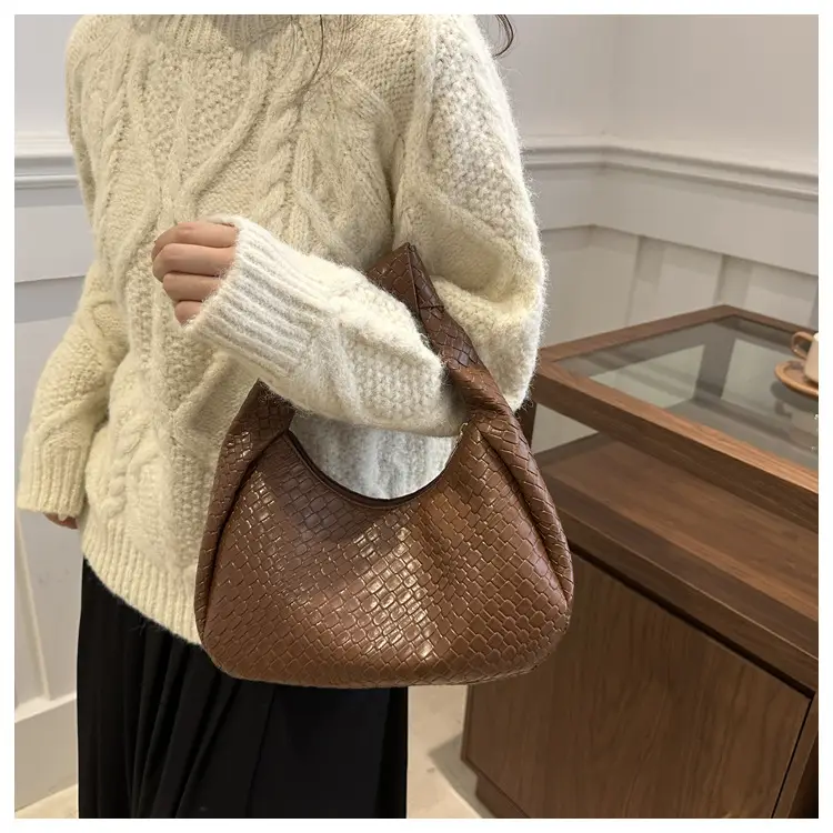 Retro Woven Diamond Bag for Women Large Capacity Casual Shoulder Bag — feature 14