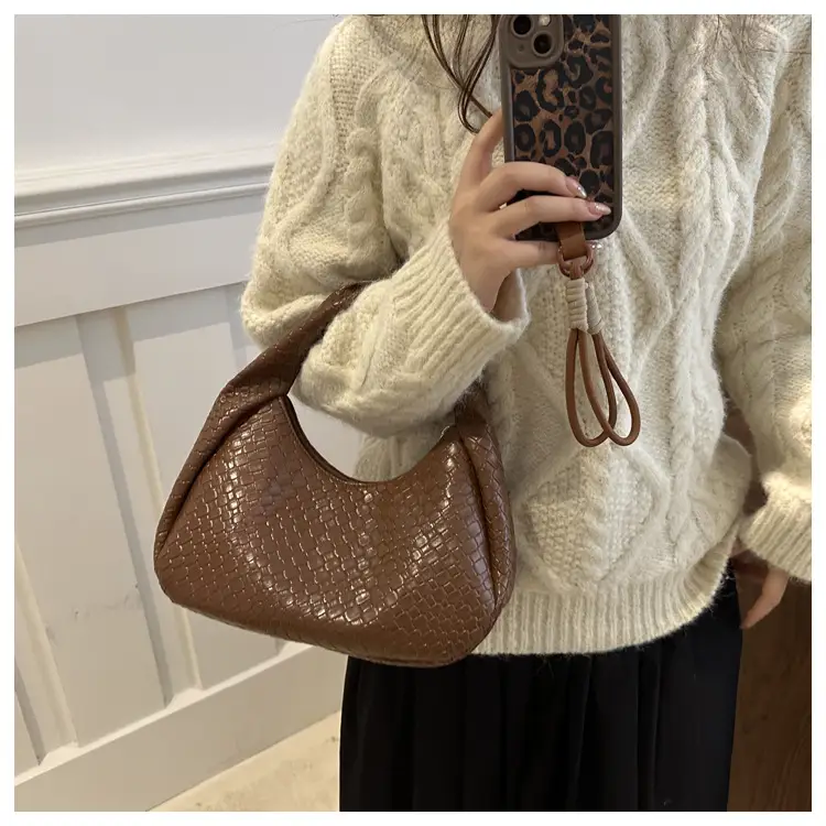 Retro Woven Diamond Bag for Women Large Capacity Casual Shoulder Bag — feature 15
