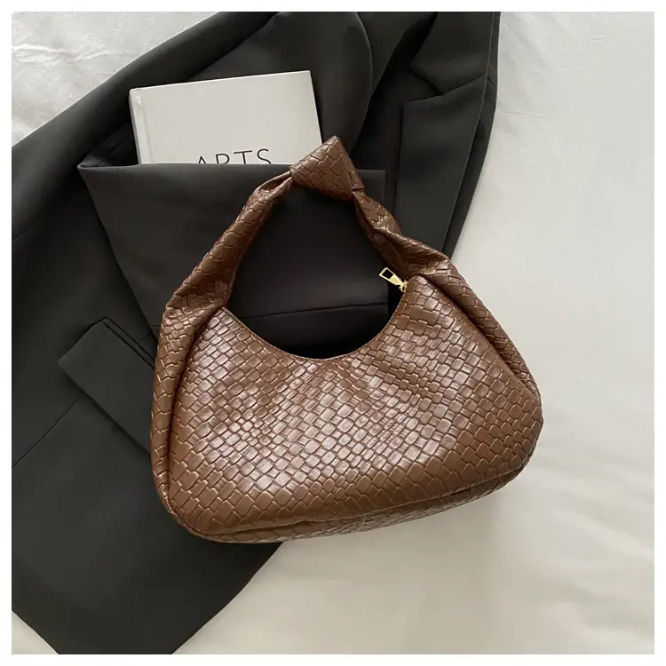 Retro Woven Diamond Bag for Women Large Capacity Casual Shoulder Bag — feature 19