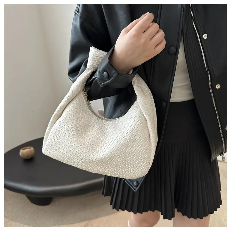 Retro Woven Diamond Bag for Women Large Capacity Casual Shoulder Bag — feature 8