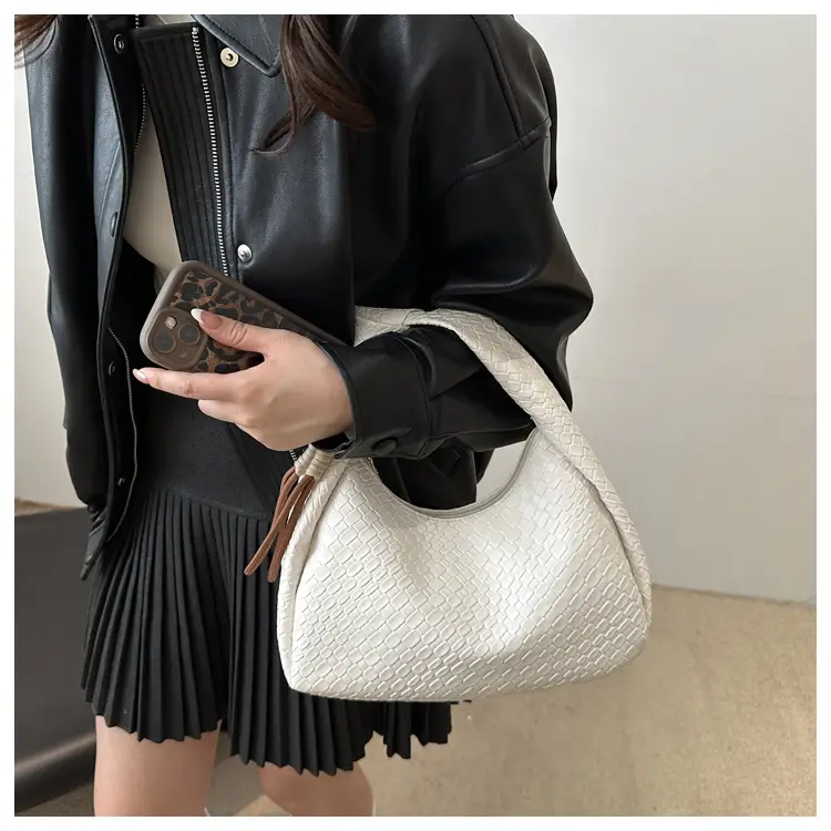 Retro Woven Diamond Bag for Women Large Capacity Casual Shoulder Bag — feature 9